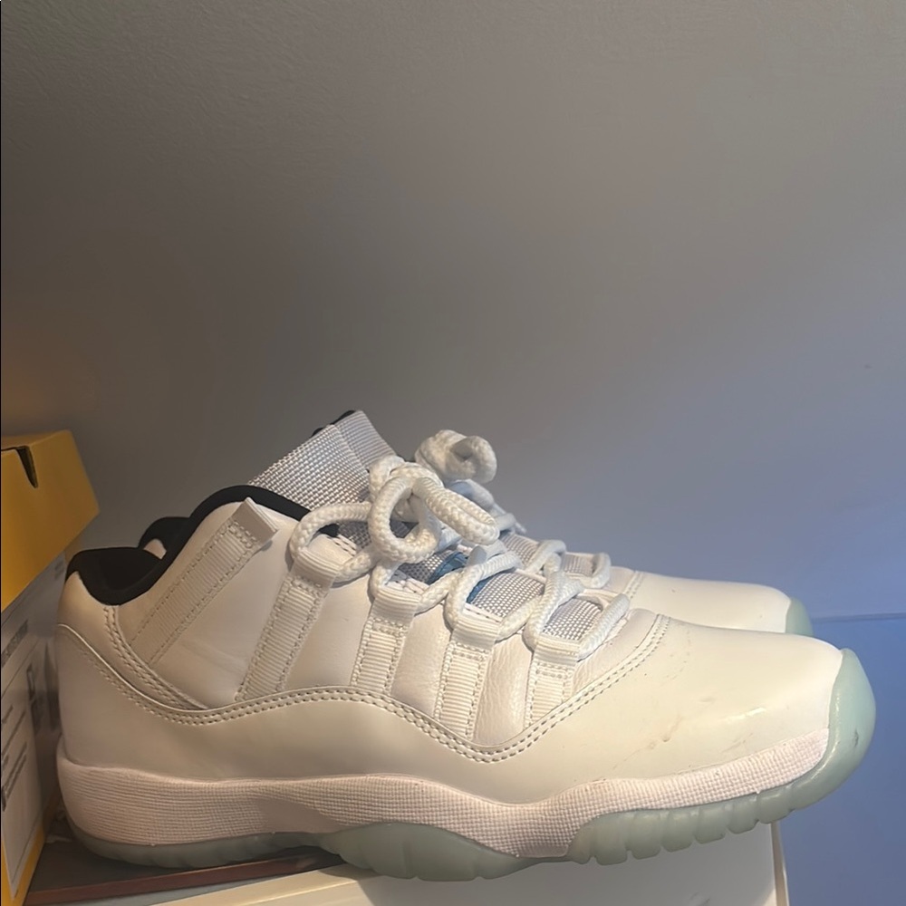 Jordan 11 retro low